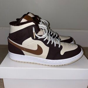 Jordan 1 Mid SE
Brown Basalt Oatmeal (Women's)